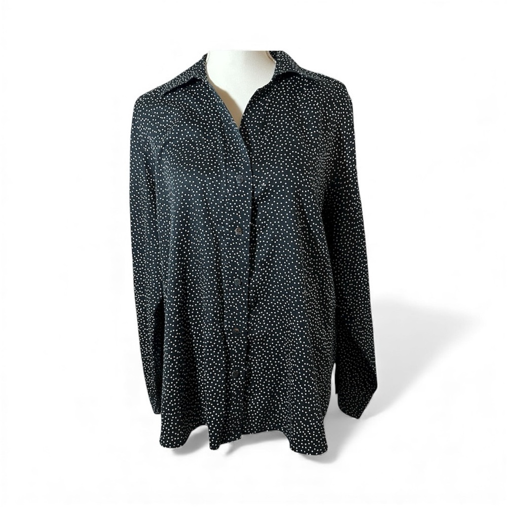 EUC Foxcroft Wrinkle Free Button Down Blouse.